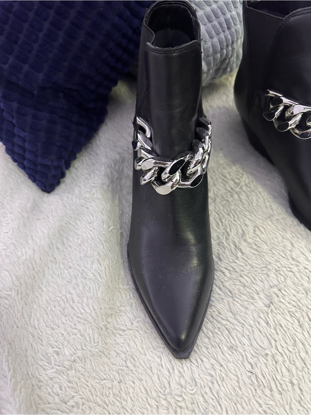 Black Pointed Toe Ankle Boots with Silver Chain Marc Fisher 6.5 - Picture 7 of 7